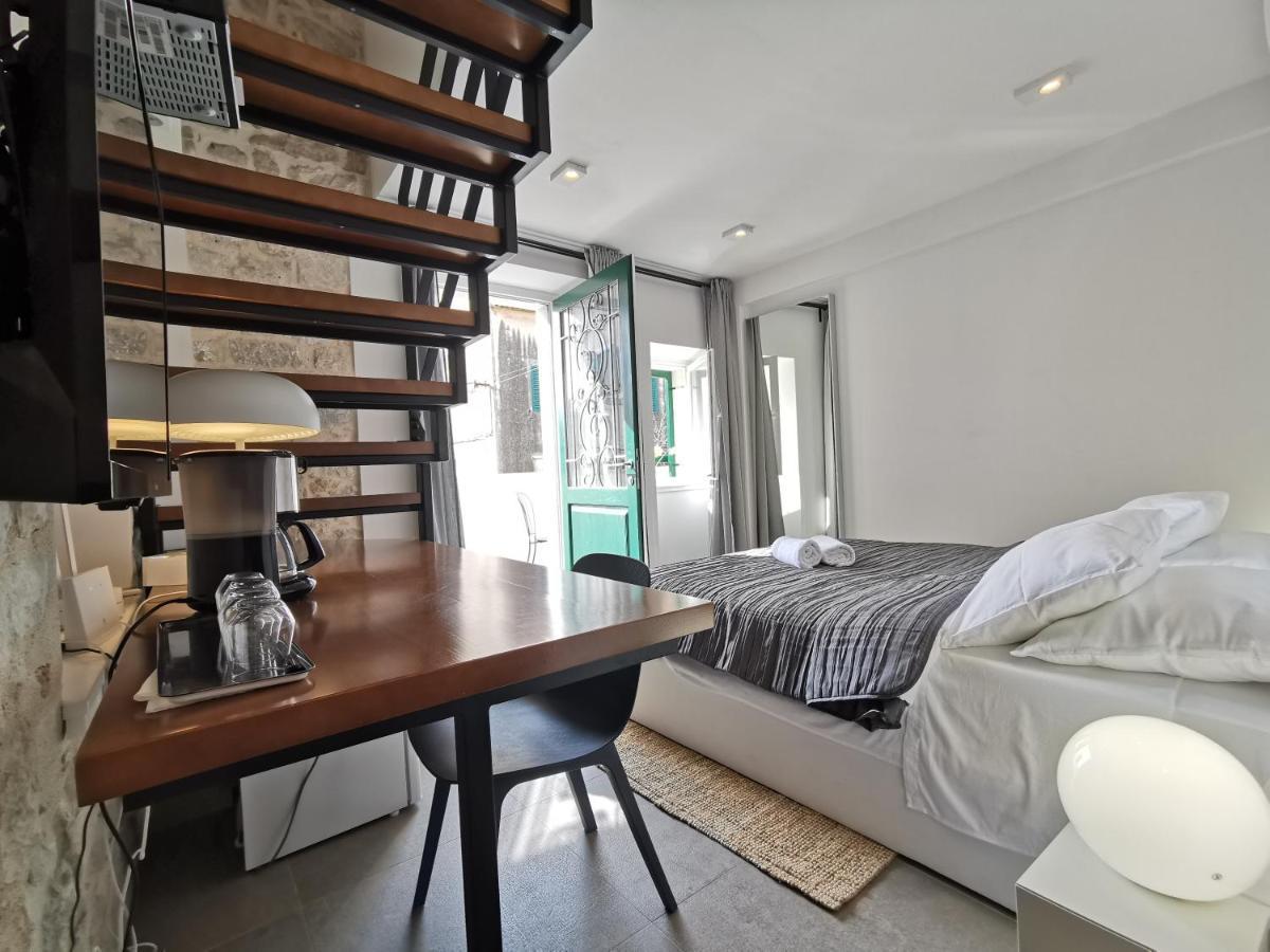 Fjaka Boutique Apartments สปลิท ภายนอก รูปภาพ